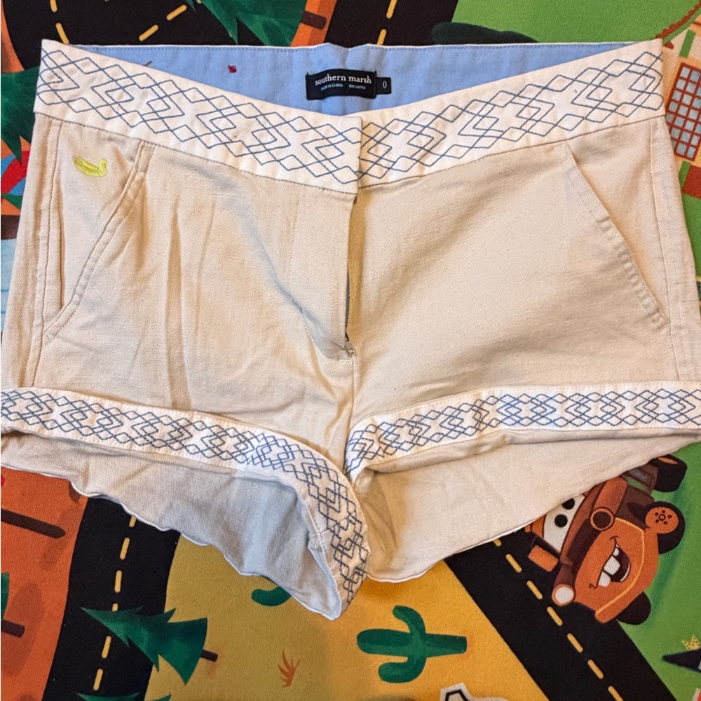 Southern Marsh Cream Shorts with Blue Trim